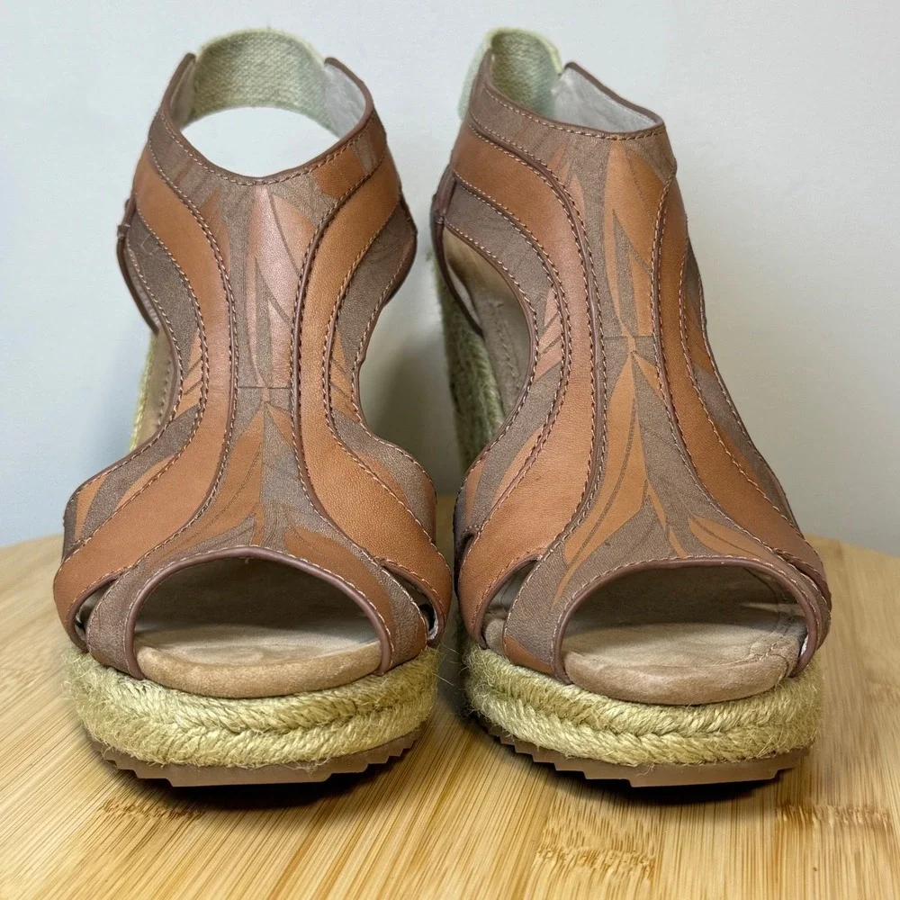 Tommy Bahama step into